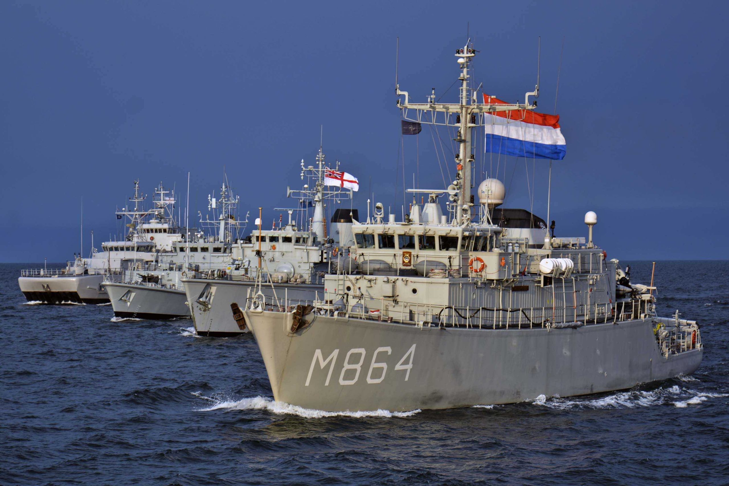 NATO_minesweepers_in_the_Baltic_Sea_in_May_2015-scaled