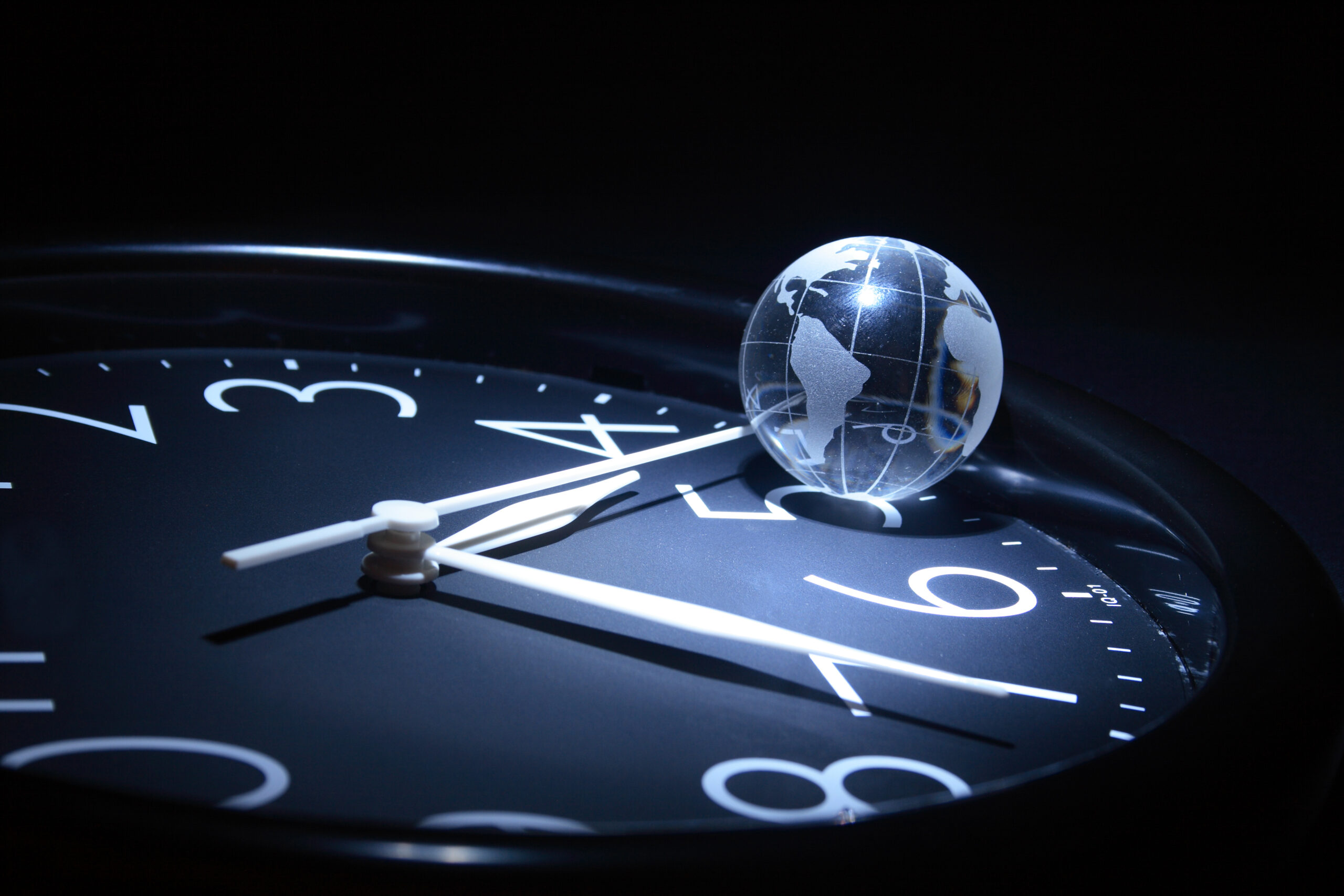 Общую информацию о времени. Часы на земле. Время перемен картинки. Время фото. Часы и время.